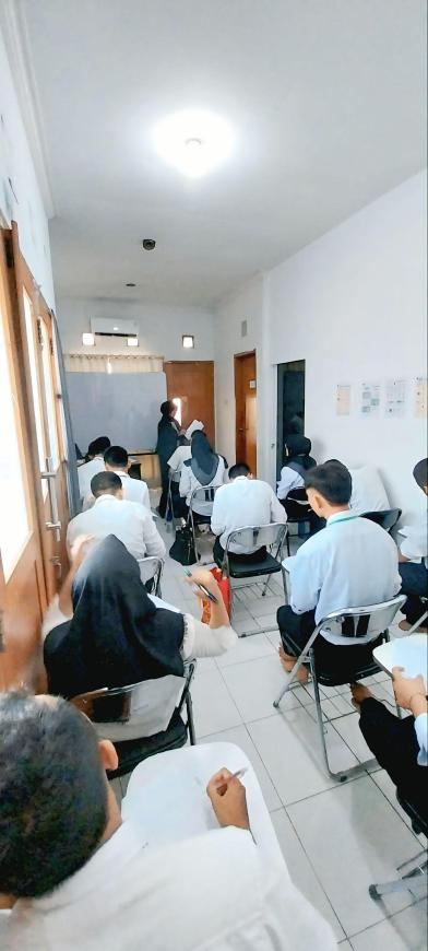 Kelas Malam Bersama Pengajar