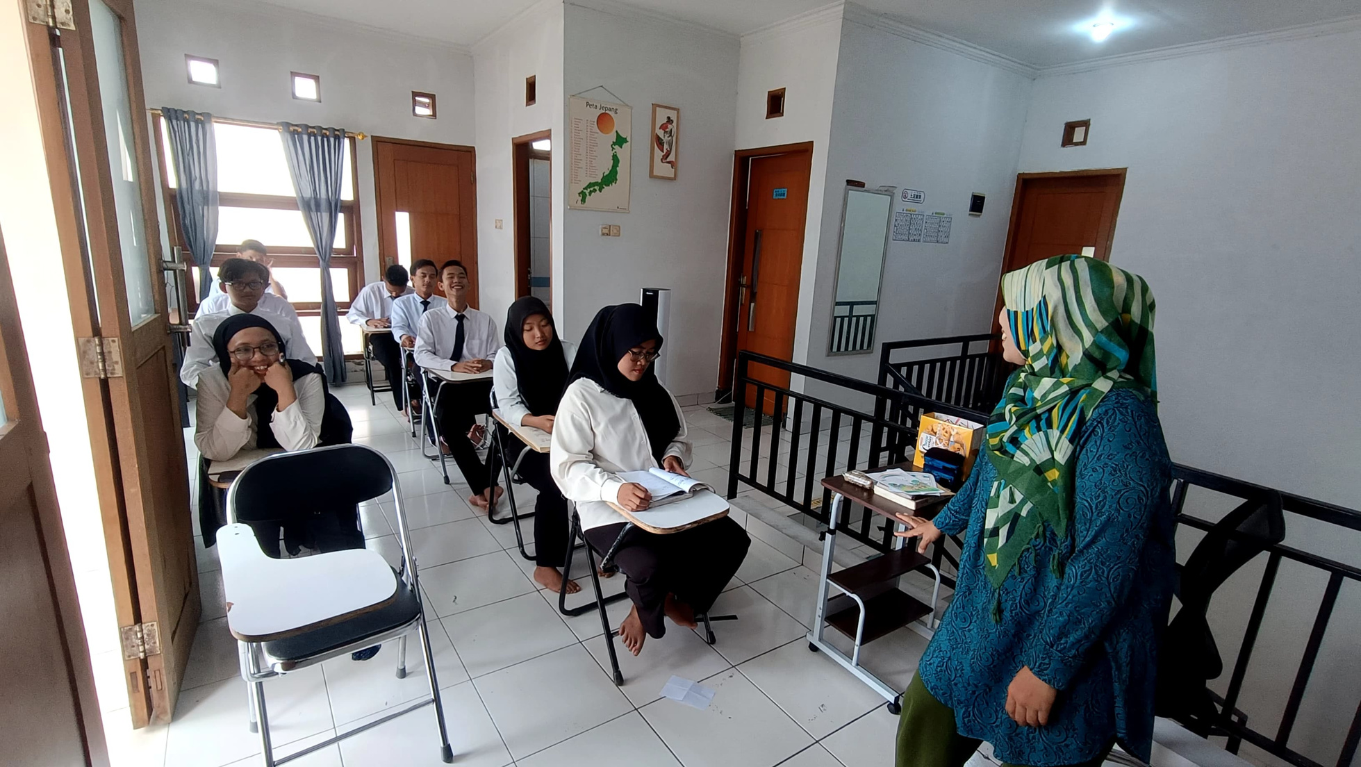 Pembelajaran Interaktif Bersama Sensei