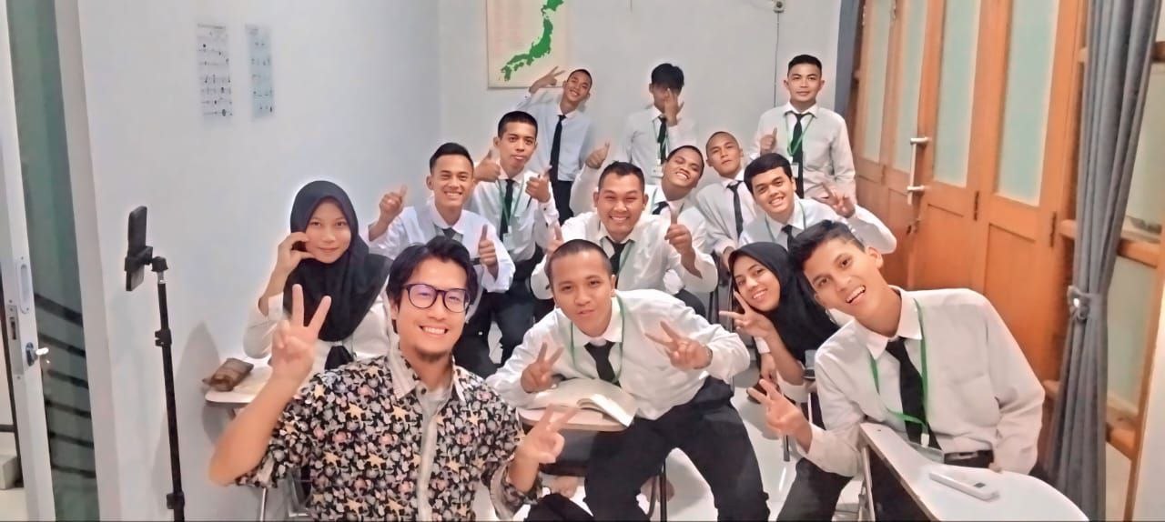 Kebersamaan Peserta & Pengajar di Kelas